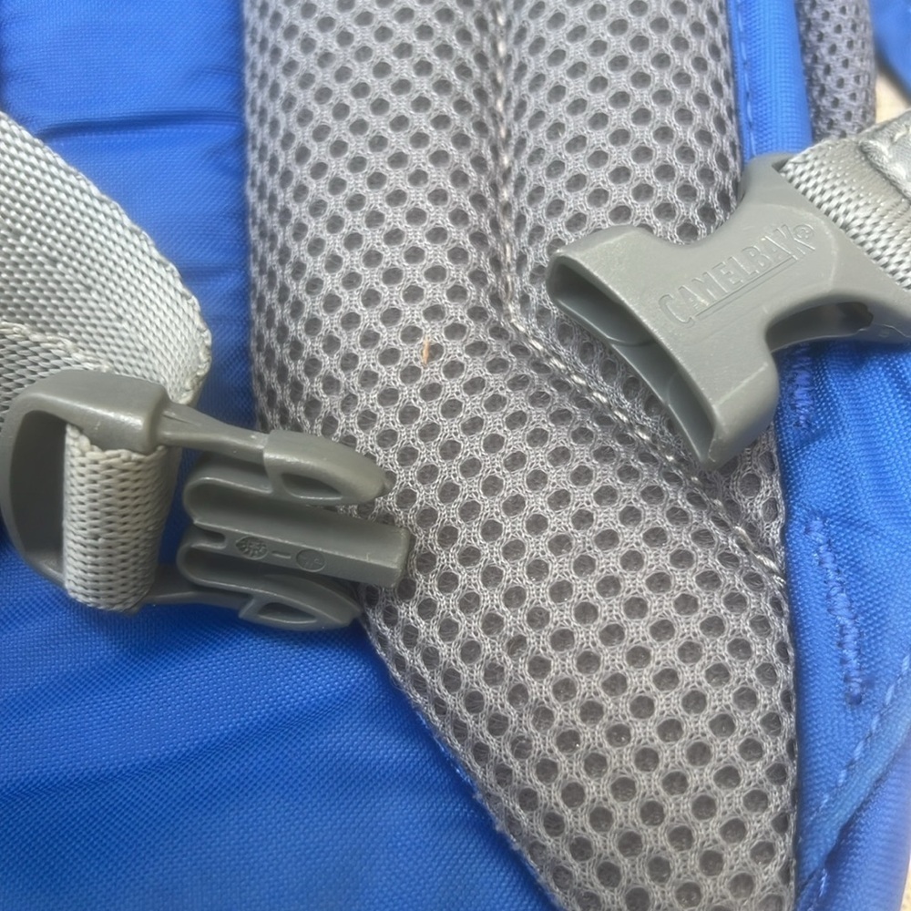 Camelback Rogue Blue/Grey Hydration BackPack 2.5L 85oz - Picture 8 of 9
